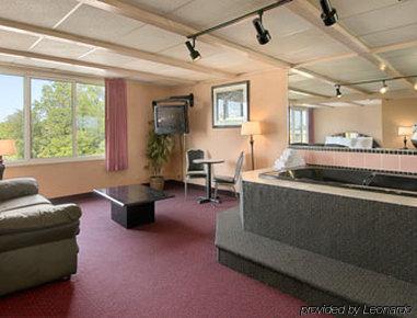 Days Inn By Wyndham Willoughby/Cleveland Room photo