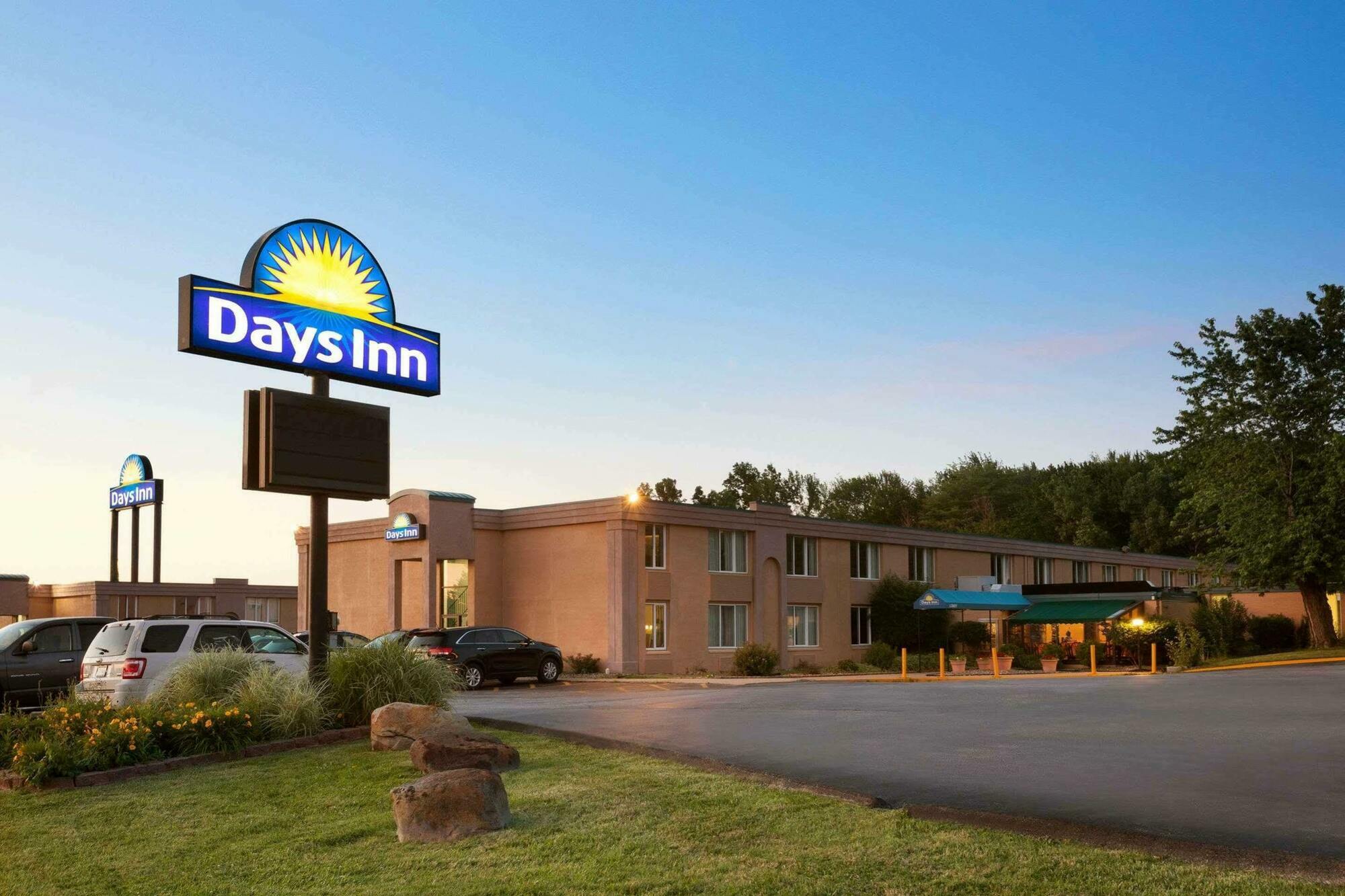 Days Inn By Wyndham Willoughby/Cleveland Exterior photo